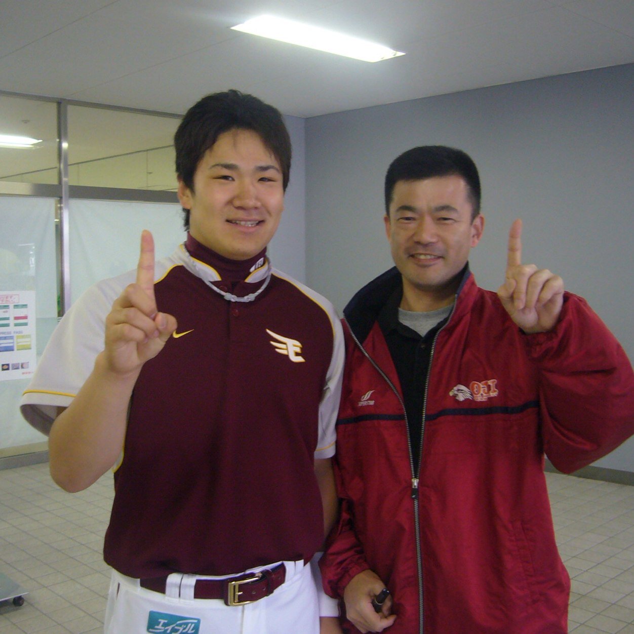 Katsunori Suzuki Md 桜井邦彦 監督は 全日本選手権のmvp選手と優勝監督になりました 王子製紙アイスホッケー部の高橋啓二さん以来 史上２人目です 啓二さんは 今の王子イーグルス高橋聖二選手のお父さん