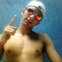 Matheus, tenho 15 aninhos apenas, gosto de funk, futebol, gosto de farra, Whats: 11 9-51341572 Instagram: magrinhuw