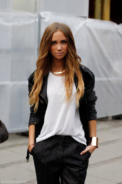 CasieNinness's profile picture. She has tears in her eyes and scars on her wrists. She's not ugly, but beautiful, yet she's broken. Be the person who shows her people care.