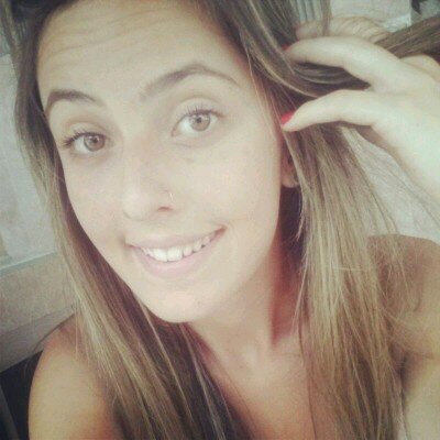 “A vida não é feita só de sorrisos, acostume-se.”