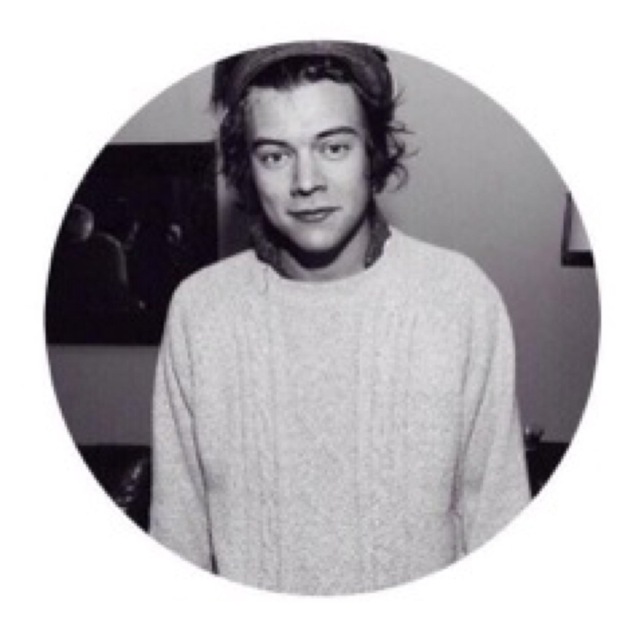 donutfollow7's profile picture. Please follow @burglarry_ I follow back asap :)