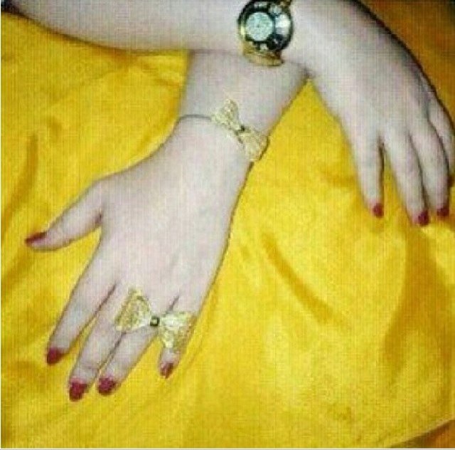 ‏فـي ذمـتـي مـالـة مـع ألـعـالـم شـبـيـة ولايـعـوضـنـي فـي غـيـابـة قـبـيـلـة...♥̲̲̲'♪
