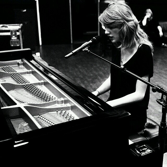 as much as I blink I'll think of Taylor and Greyson♥