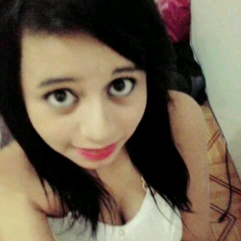 Novinha relaxa e goza u-u