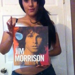 Apenas uma garota louca pelo Doors e Rolling Stones. E que adora novelas. Vasco sempre.