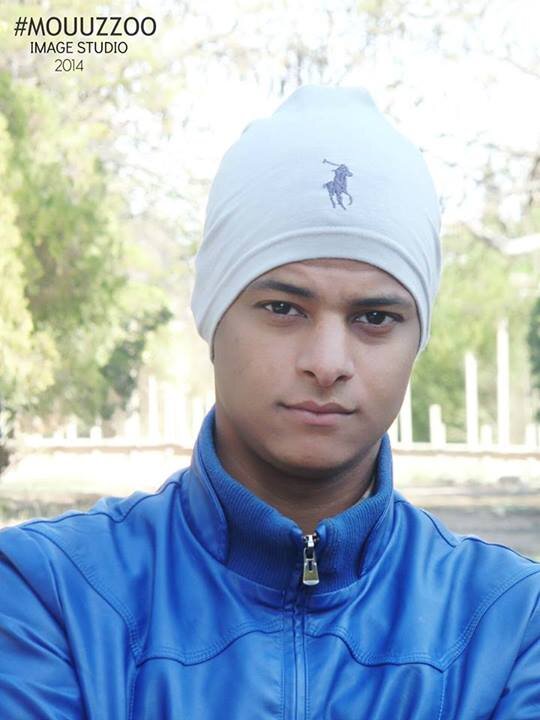 انـــ͡ـا بـــ͡ـس بنـــ͡ـدم
 ۶شـــ͡ـاלּ زمـــ͡ـاלּ مقـــ͡ـدرتش افهـــ͡ـم
 انـــ͡ـه هـــ͡ـو مكـــ͡ـنش لـــ͡ـيــــ͡ـا