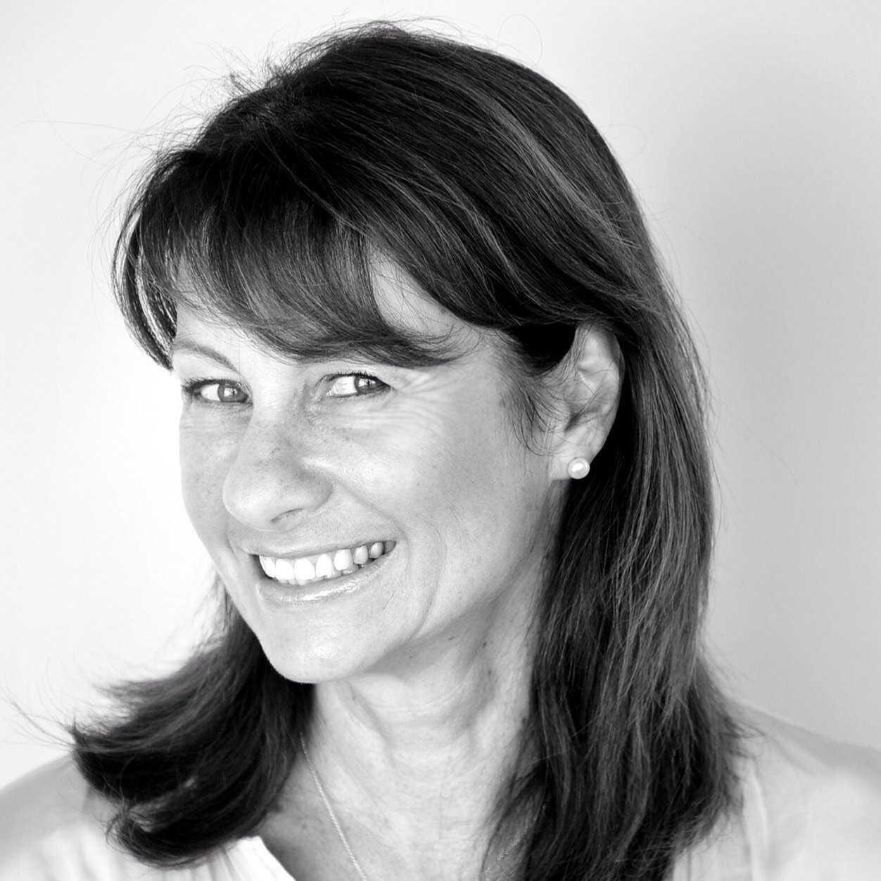 Beauty & health PR. I am a connector; joining people, skills, style and business. Stylist, coffee lover, sketching enthusiast.
