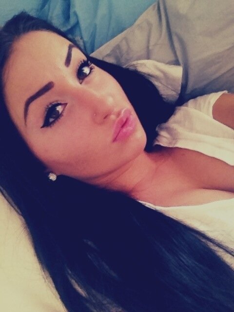 AliaElleker's profile picture. I want a laid back, funny, shit talking, play fighting, and I love you type of relationship.