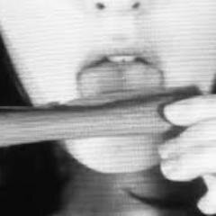 la mala influrencia de la que tu madre habla. poesía Tu no eres real, eres SUBNORMAL