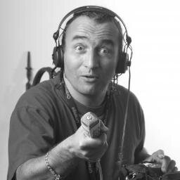 Observateur attentif, amoureux de radio, télé et nouveaux médias (plus très nouveaux d'ailleurs, je parle du web)