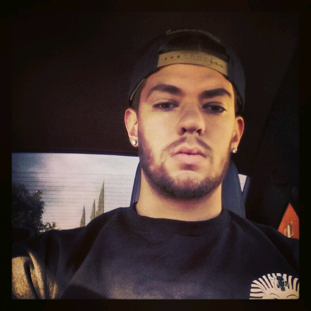 Mathew J. Silva MillZ is me nothing more nothing less 20/White /Educated/Football/Baseball/Baskektball Fucks with me!