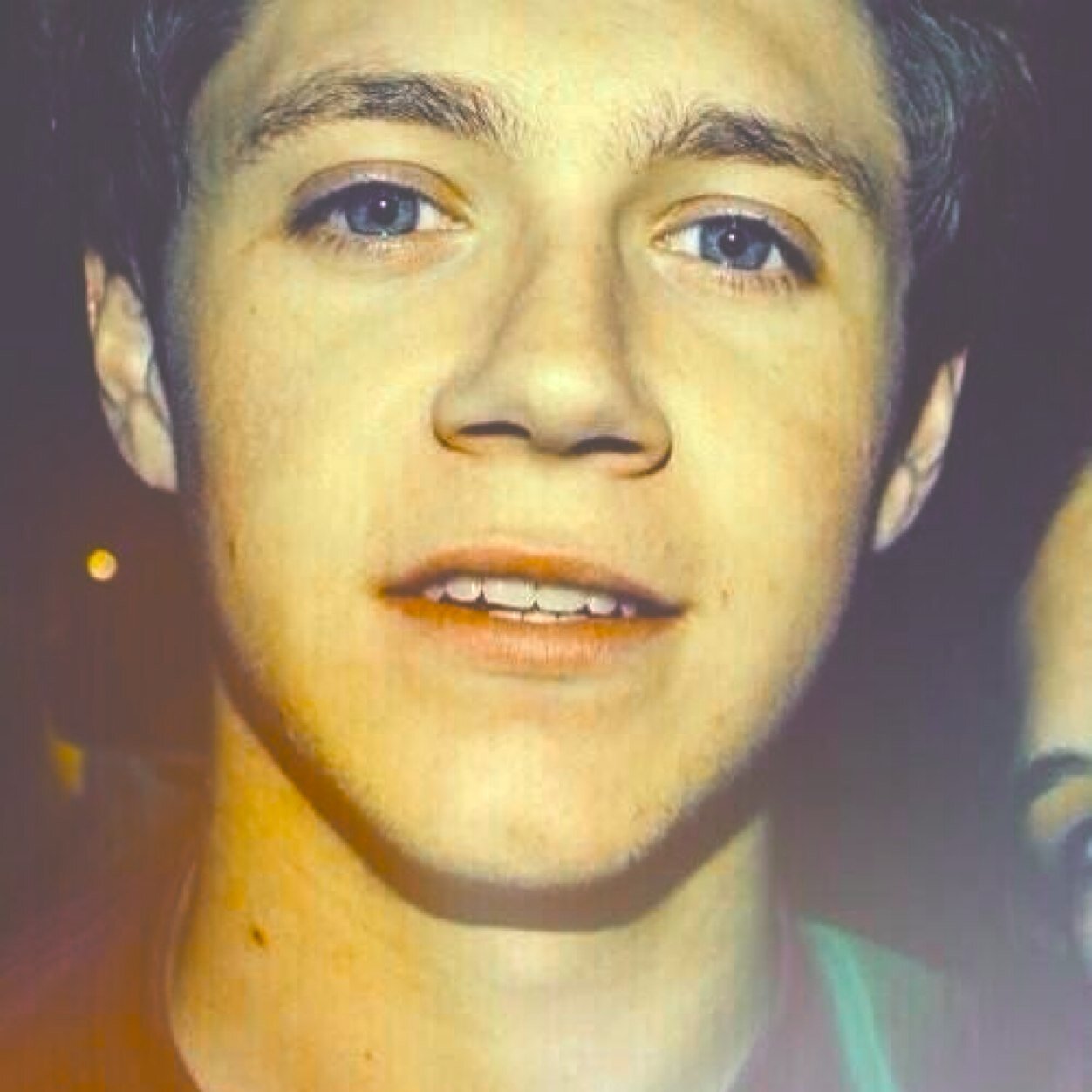 FOLLOW @sniffleyniall PLEASE