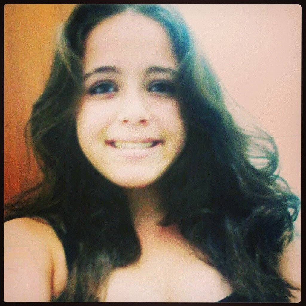 Eu sou linda. Convencida? não. Amor próprio!
Eu não preciso que os homens me digam que eu sou Linda, até porque isso eu já sei, eu preciso que eles me falem..