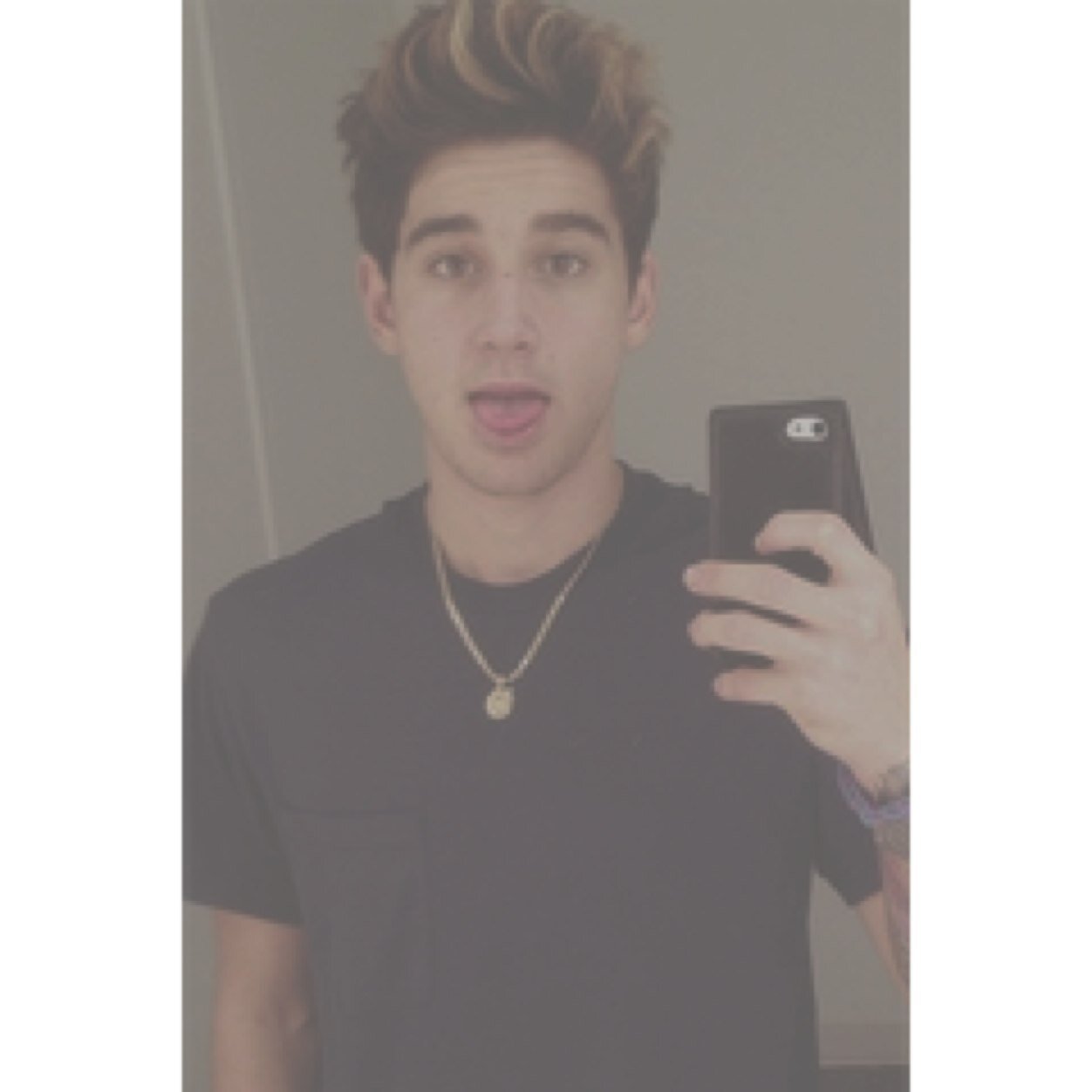 trying to get the janoskians to follow this account so i can give it to someone who deserves it seeing as i already have 5/5 ¨̮