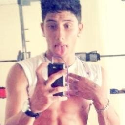 Daniel ' 17 anos ' ' SOLTEIRO ♥ ='=     Em algum pra relaxar ♫♪                             @CIubeFoIlowBack @FollowsBackClub