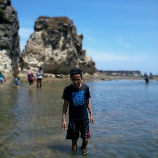 Gak usah di liat2 deh poto guaa.gak ganteng tp setiaa itu buat gua udh cukup modal gua.jangan lupa followny.gua segan kog kalo lo sungkan