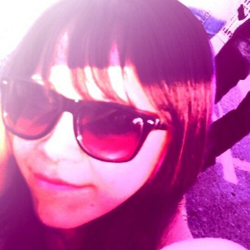 mexicana... abierta al conocimiento y nuevas ideas... buscando un cambio, una meta, un trabajo, un avance...  algo divertido :D