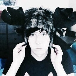this is a free follow from @phanerror please go follow that account!!