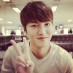 AnitaTkm22687's profile picture. Mi lindo oppa LeeMinHo Tu sonrisa ^ __ ^ es la sonrisa más dulce que he visto! Orgullosa de ser una Minoz # ♥ ♥ Saranghae LEE MIN HO ★ ★ ★