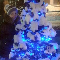 Я Кокос :Р Люблю Ариану Гранде , И просто милая девочка :D