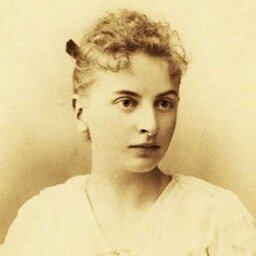 Perfectlazy's profile picture. Инесса Арманд.Казалось, жизни в этом человеке - неисчерпаемый источник. Это был горящий костер революции, и красные перья в её были языками пламени.