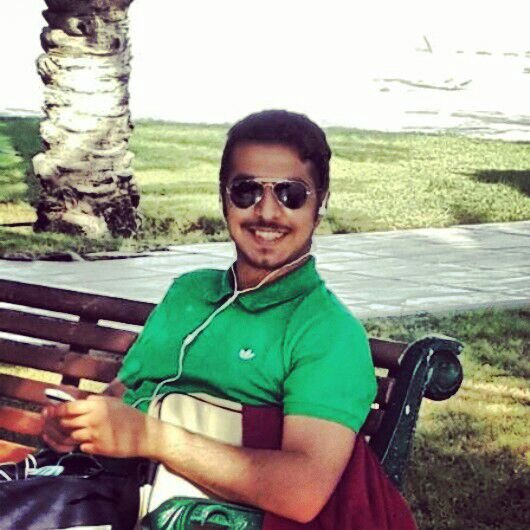 طالب علاقات عامة في جامعة الشارقة .. أؤمن بأن العمل الصالح يبدأ من النيه الحسنه .. instagram  azizqahtani92