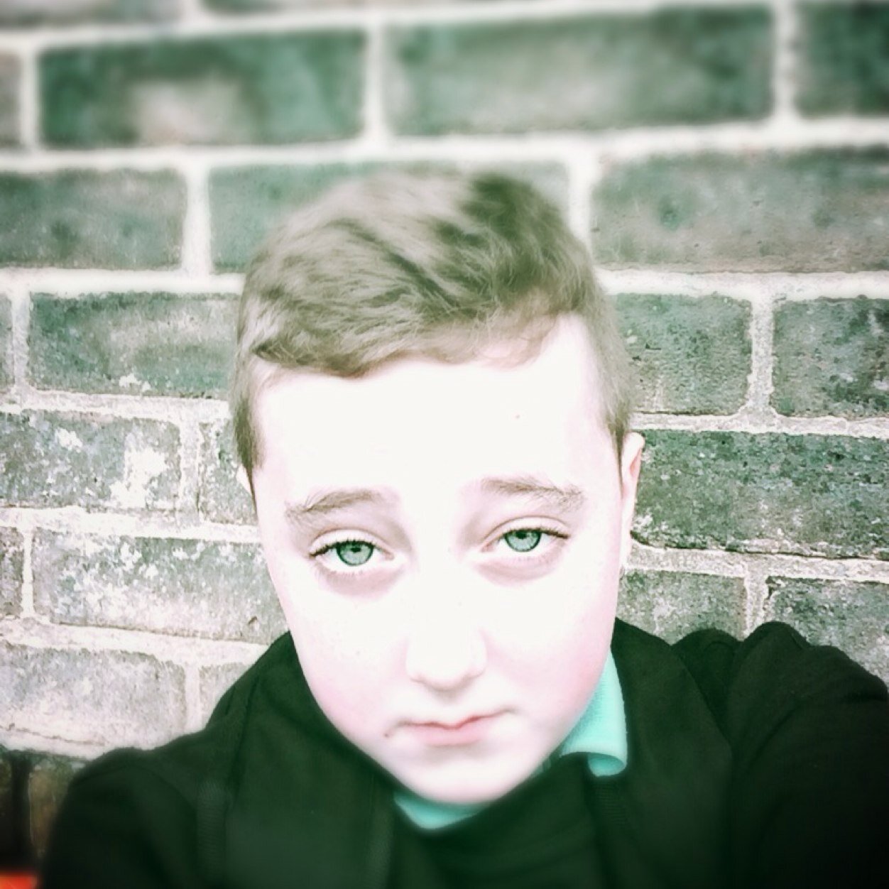 I am a 13 year old OG Ps3 Trickshotter and my name is Wez although my name through Cod and Clans is Pills 3 Please stick around, And dont forget to follow!