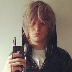 I'm Tom Milsom also a little bit psychic. I have Cancer River Song Is Looking After Me I Promise I Will Try To Survive I Am Muician and a YouTuber #RP +18
