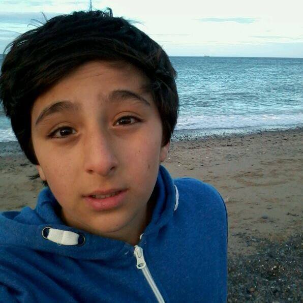 Just A Cajj 14 Year Old Kid Back ;)
Cant follow Back ;(