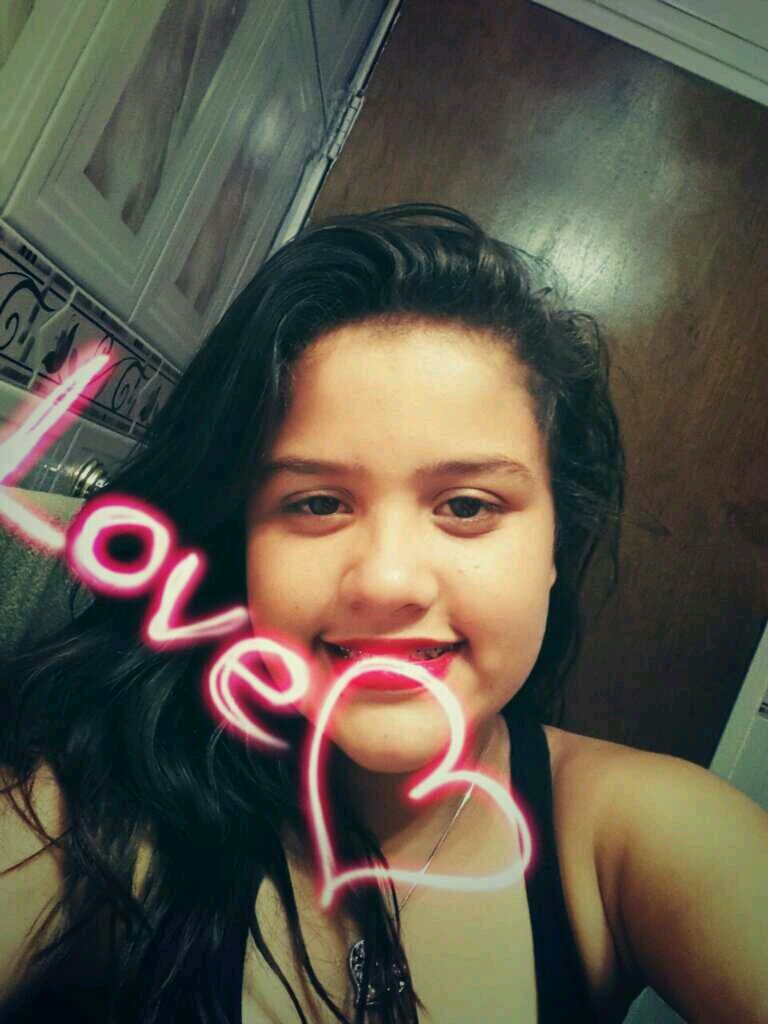 Me encanta el tenis amo a mis amigas me gusta salir amo el futbol amo a neymar junior, one direction I loveee amo a louis y harry