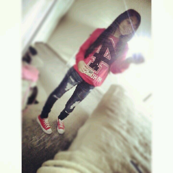 Luis coronel, es solo mio:* no lo dejare en paz hasta que me siga & me desmaye cuando lo vea,loamo mas que asu novia:p❤.