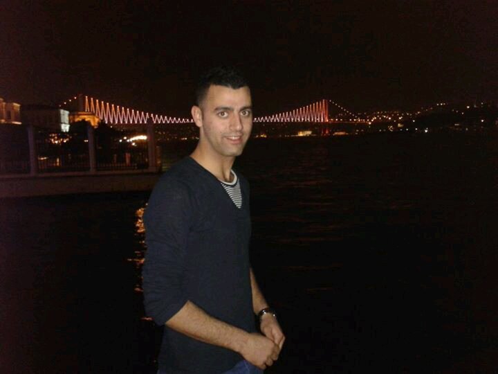 Ben Kendi Çapımda Yazıyorum . Ucu Sana Değiyorsa , Etrafımda Dönüyorsun Demektir . .