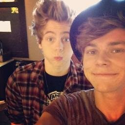 5sos1010101Bio's profile picture. free follow please follow @mikala5SOS