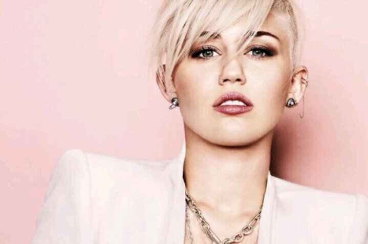 Twitter oficial de un  club de fans  de  @MileyCyrus Desde España para el mundo.  #Bangerz  FAVeadora.