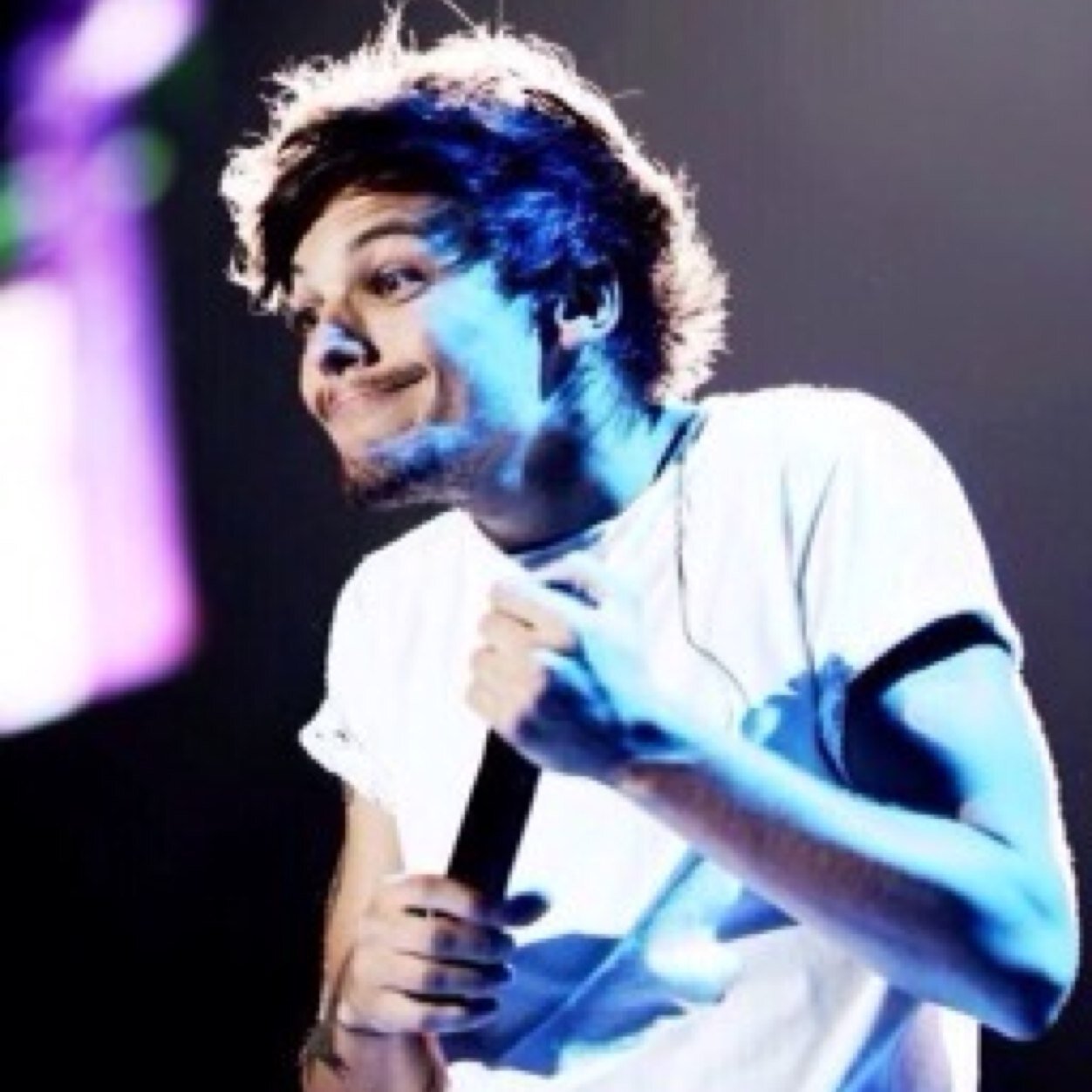 Free follow from @pouncinglou bc i love you :)