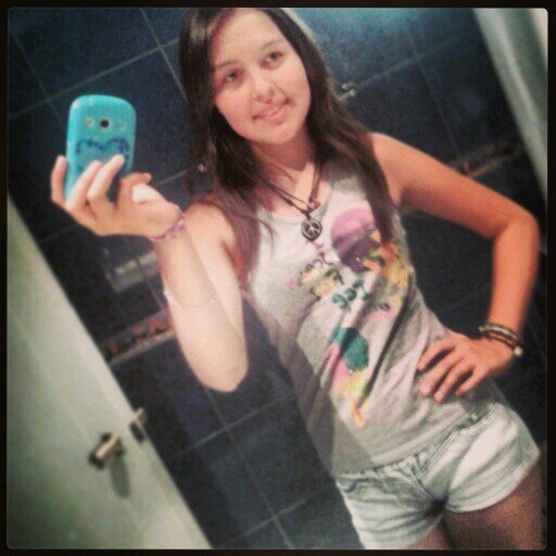 holi me llamo ckata me gusta qkemar, megustta el regue, rap, hip hop, me gustta jugar futbol, basket, adictta al humo