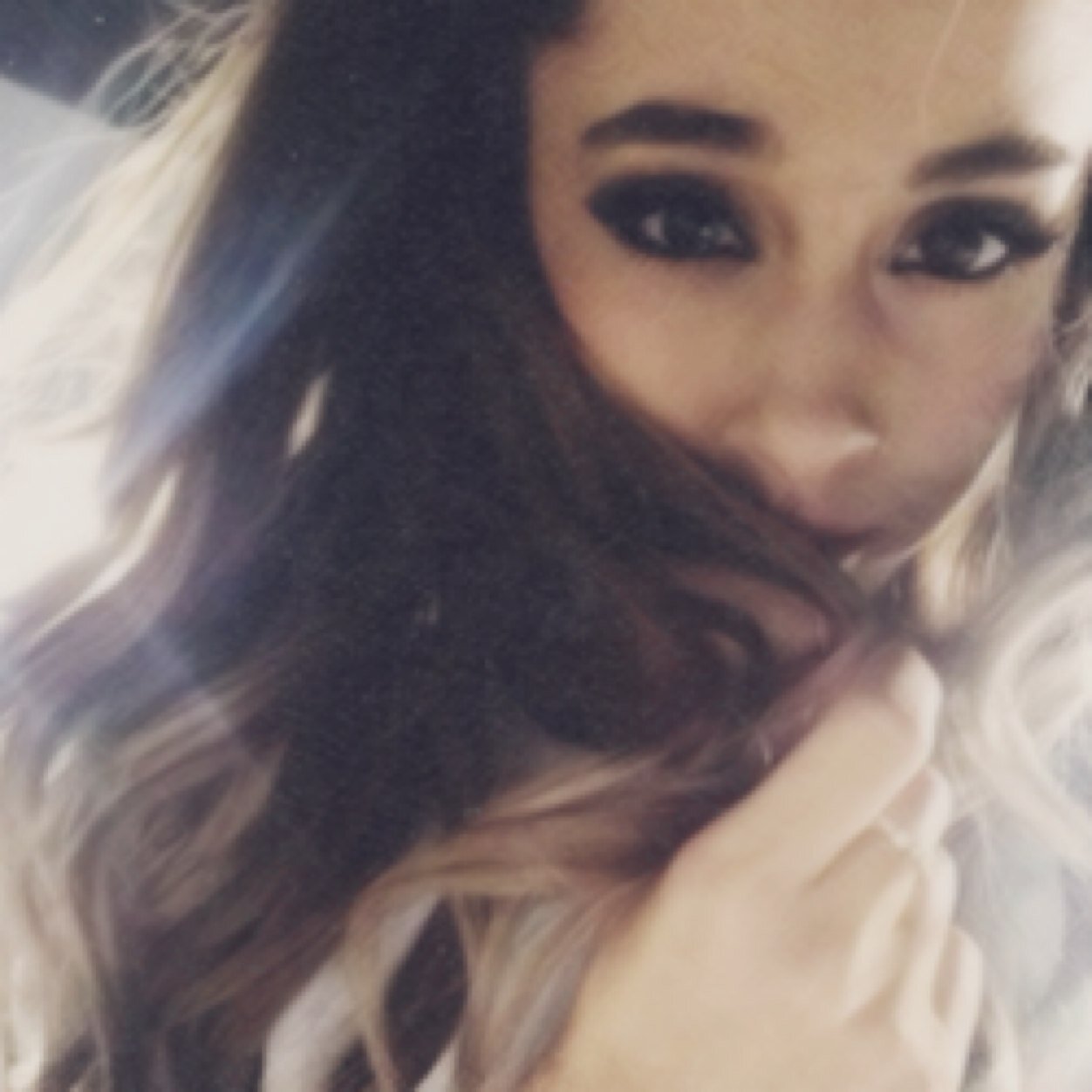 ❀ariana grande butera❀ ❀nineteen❀ ❀single❀ ❀forever alone❀