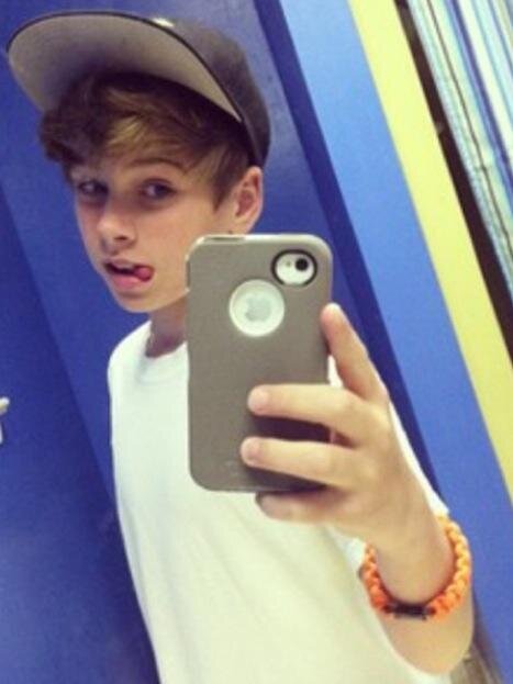 How you Doin'? ➀➂ Follow for follow Have an Iphone Hat addict(not really)lol BELIEBER