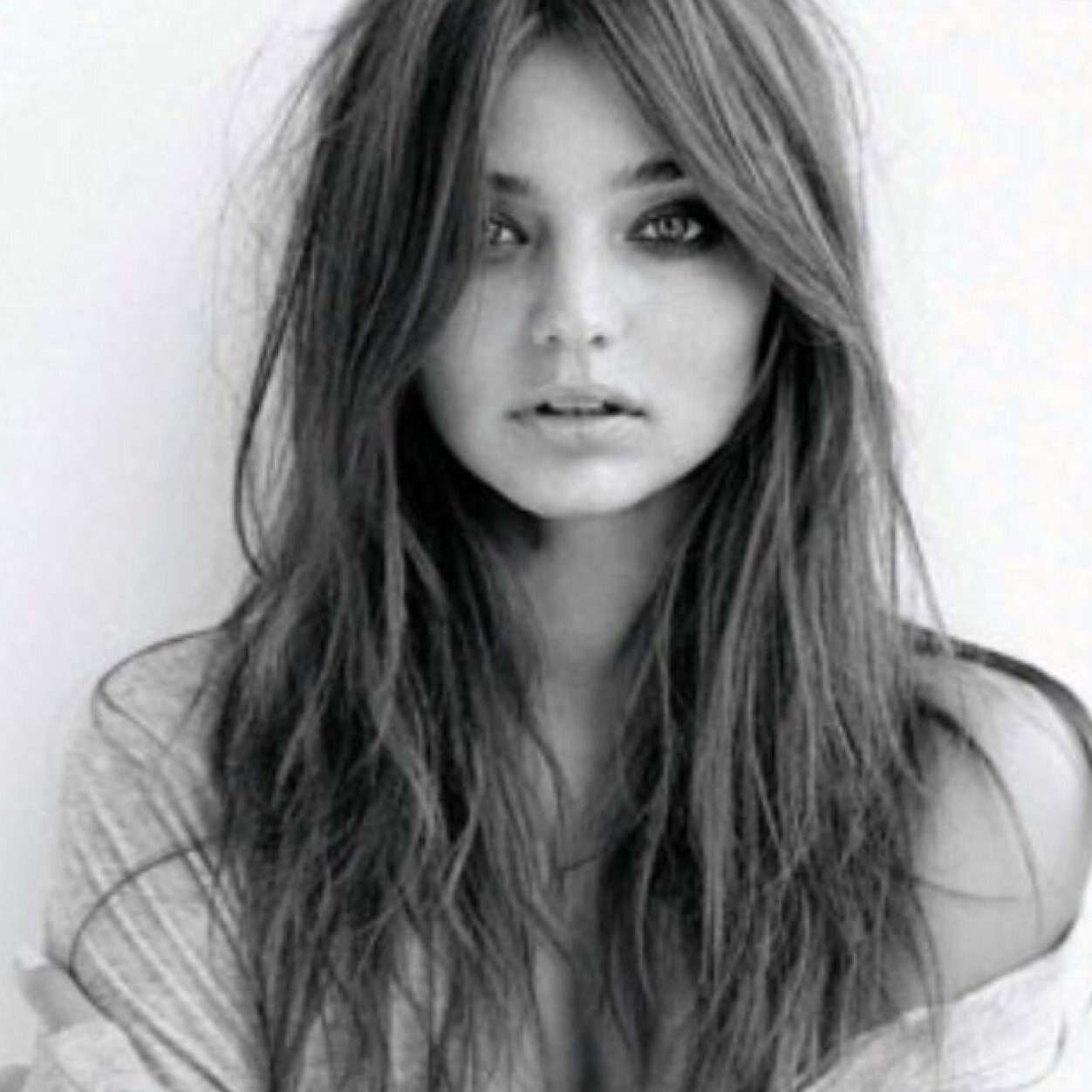 Hey, im Lucy. 17, and single. 2nd account- @Lucyfakerx