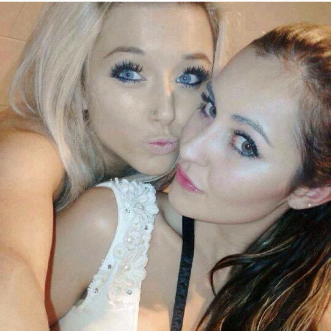 Im yassie brown, mum to beau bella and Leon with @billy_kettle123 i love him! Im 19
