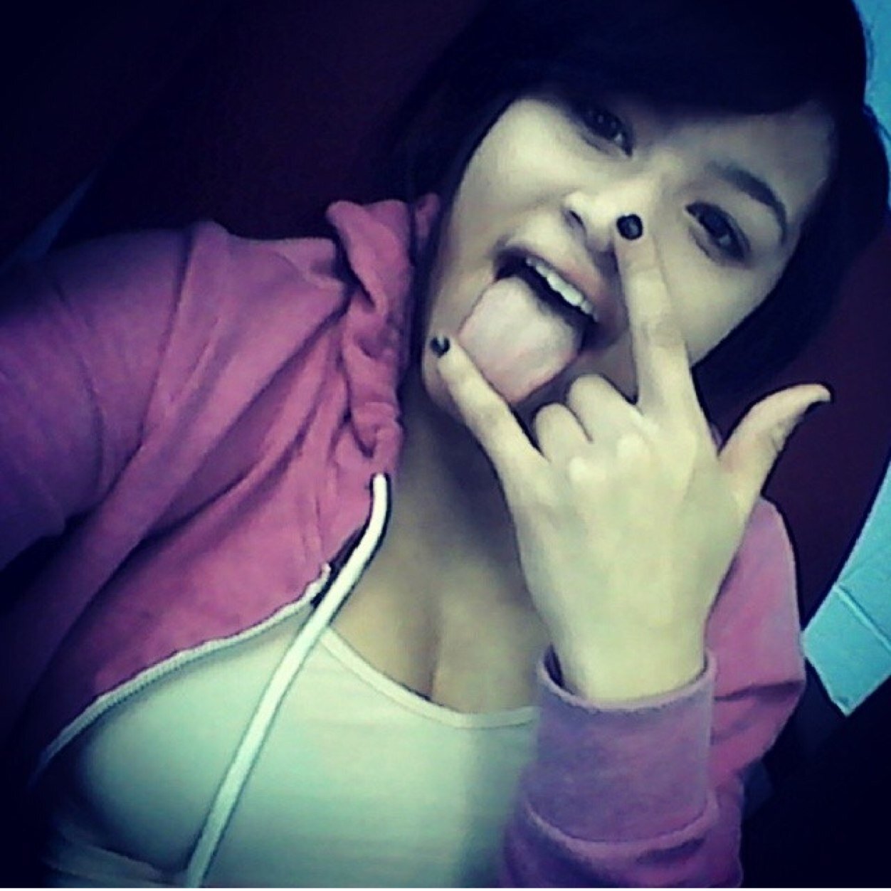 Gee's The Name ! Cute Bad lil LightSkin On Her Boss Shit you Bitches Cant Handle Me !! I Love wrestling and Beating on you dumb Hoes lml DAMNGEE.!