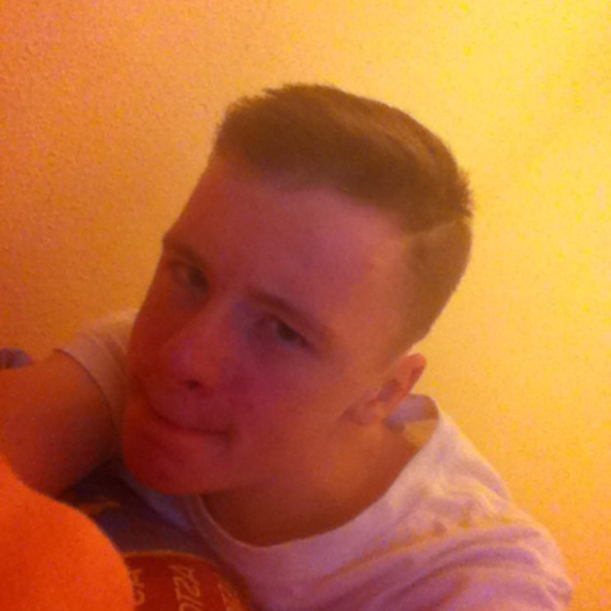 Follow Me,I Follow Back Simples :) #TeamIphone