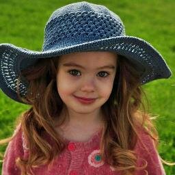 I'm the little star of my human mum @TheDoctorsRose3 and my Timelord dad  @_TheTenthDoctor. I'm a Timelady born on planet  earth...  [ RP ]