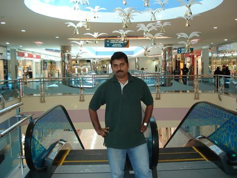 Madhume7's profile picture. Banker