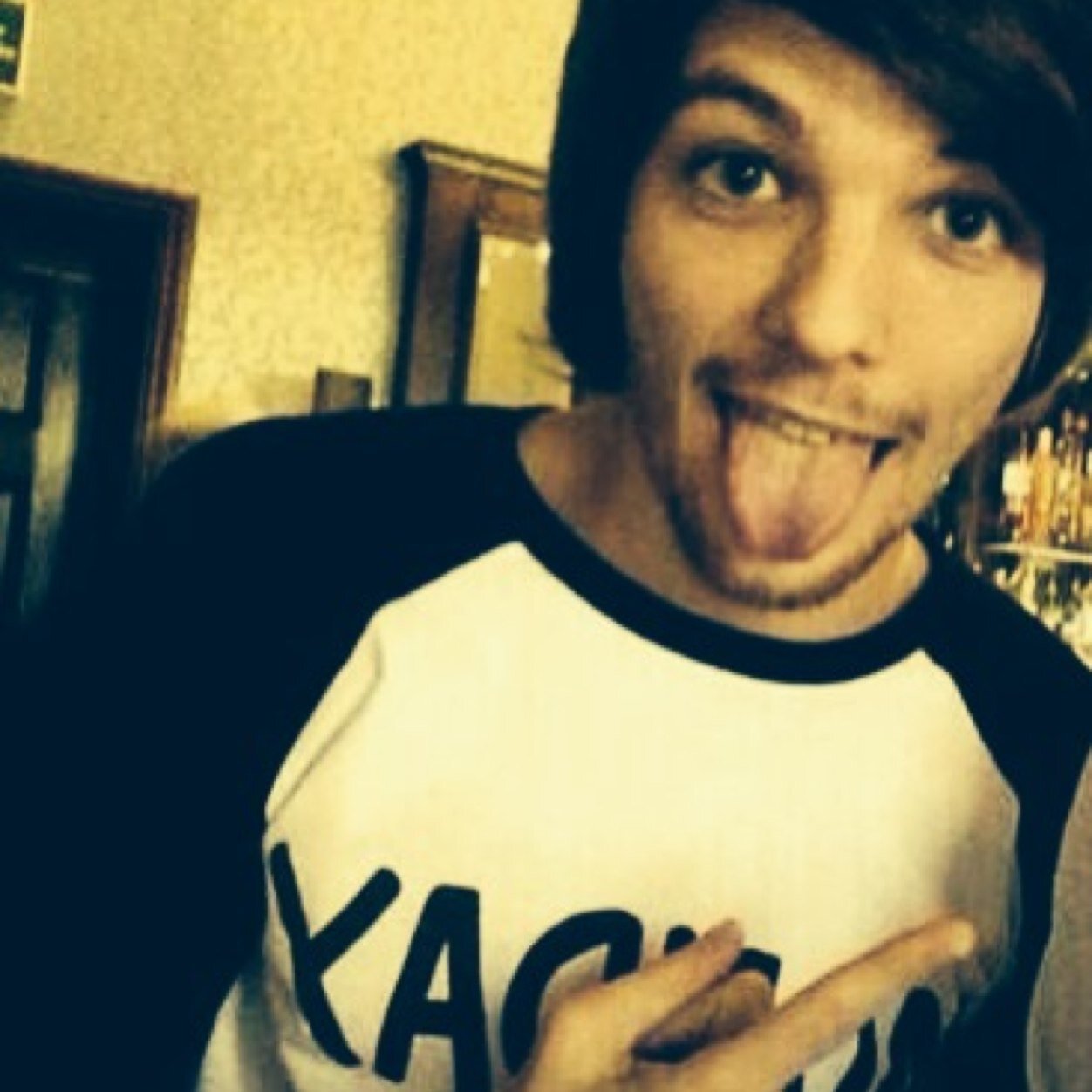HERES A FREE FOLLOW FROM ME @smokerhoran