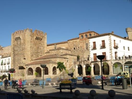 caceres se merece una buena representacion mundial