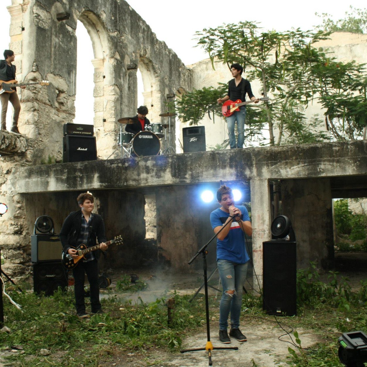 Banda de Rock Pop. Somos @Barona9 @ChriistianCA @AndresMonteroNu @MaarioRodriguez @Chucholojero .