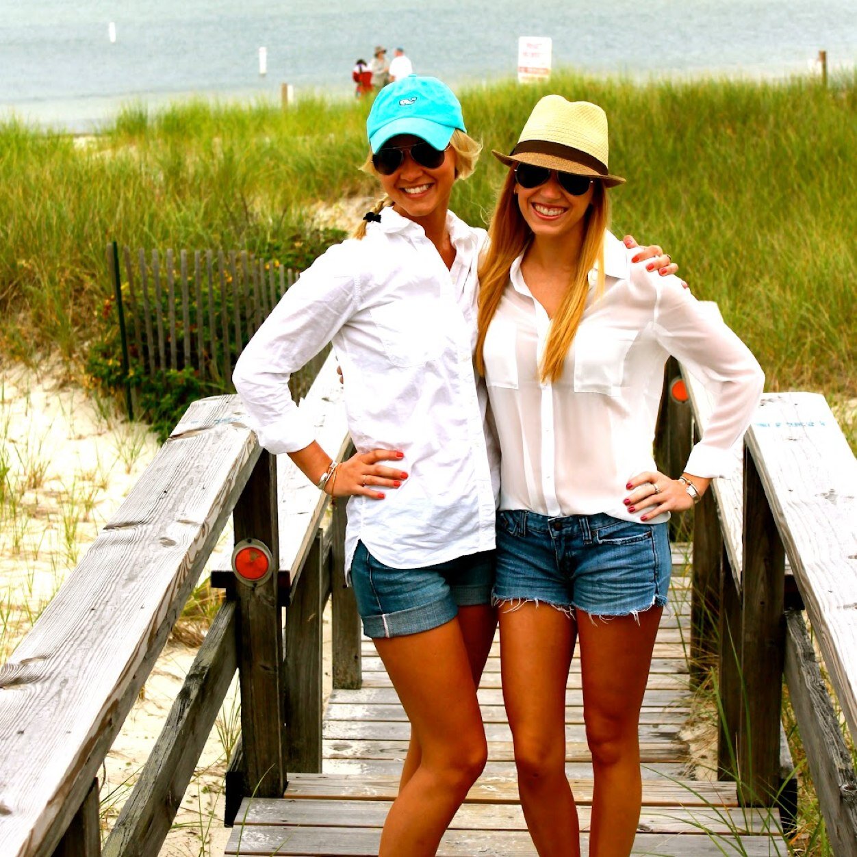 CoutureTips's profile picture. Fab Finds Friday...it's kind of our thing

XOXO A&A