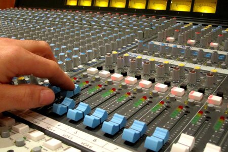 #Técnico de sonido. Si el concierto sale mal, la culpa es del técnico;   si sale bien no existimos!!