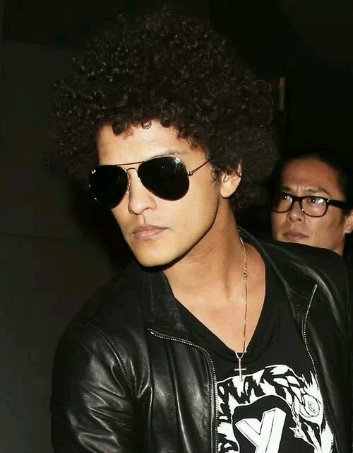 siempre en todo momento apoyando a nuestro hawaiano hermoso en todo momento las #hoolies te amamos Bruno